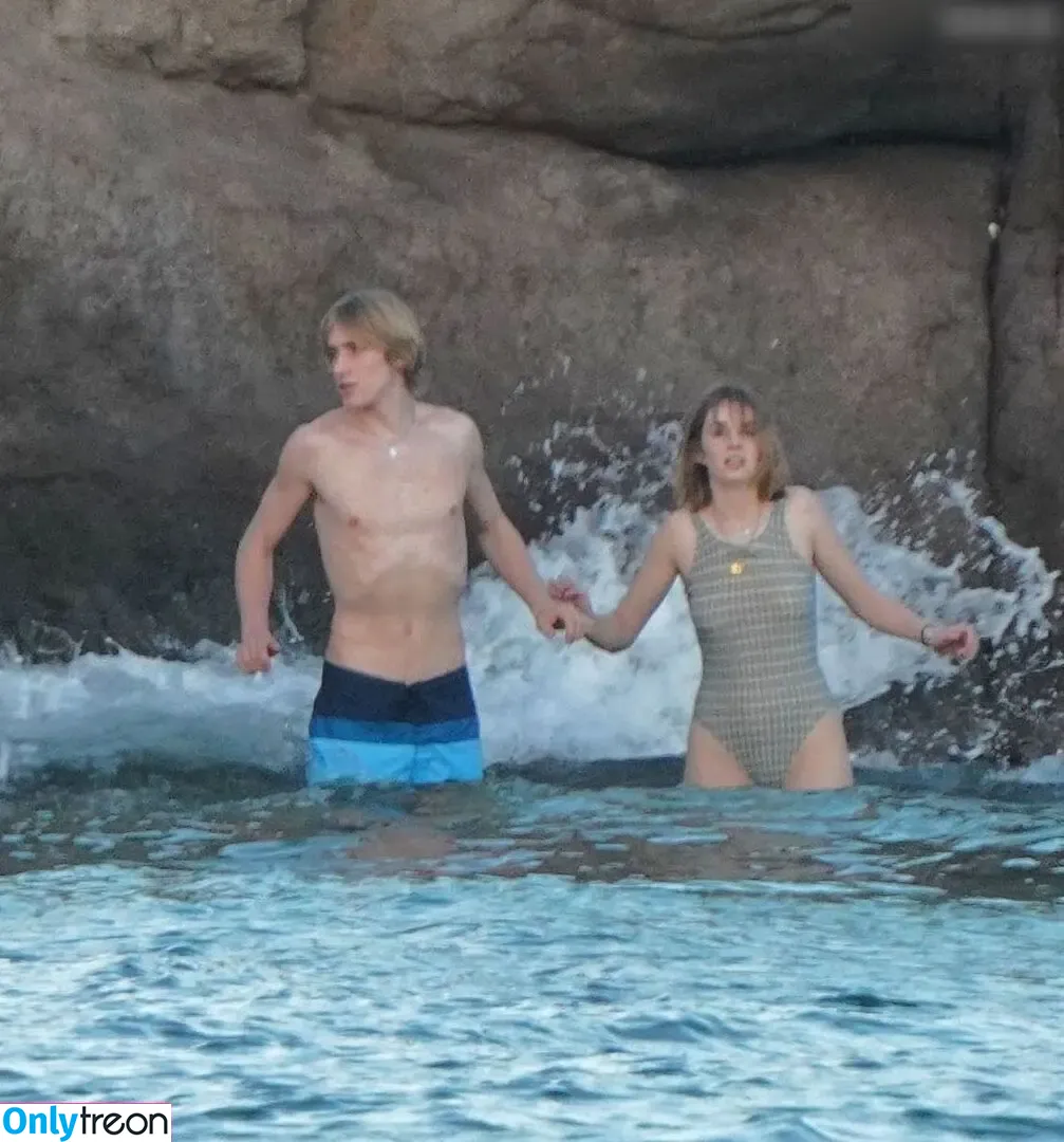 Maya Hawke nude photo #0652 (maya_hawke / neohawk2)