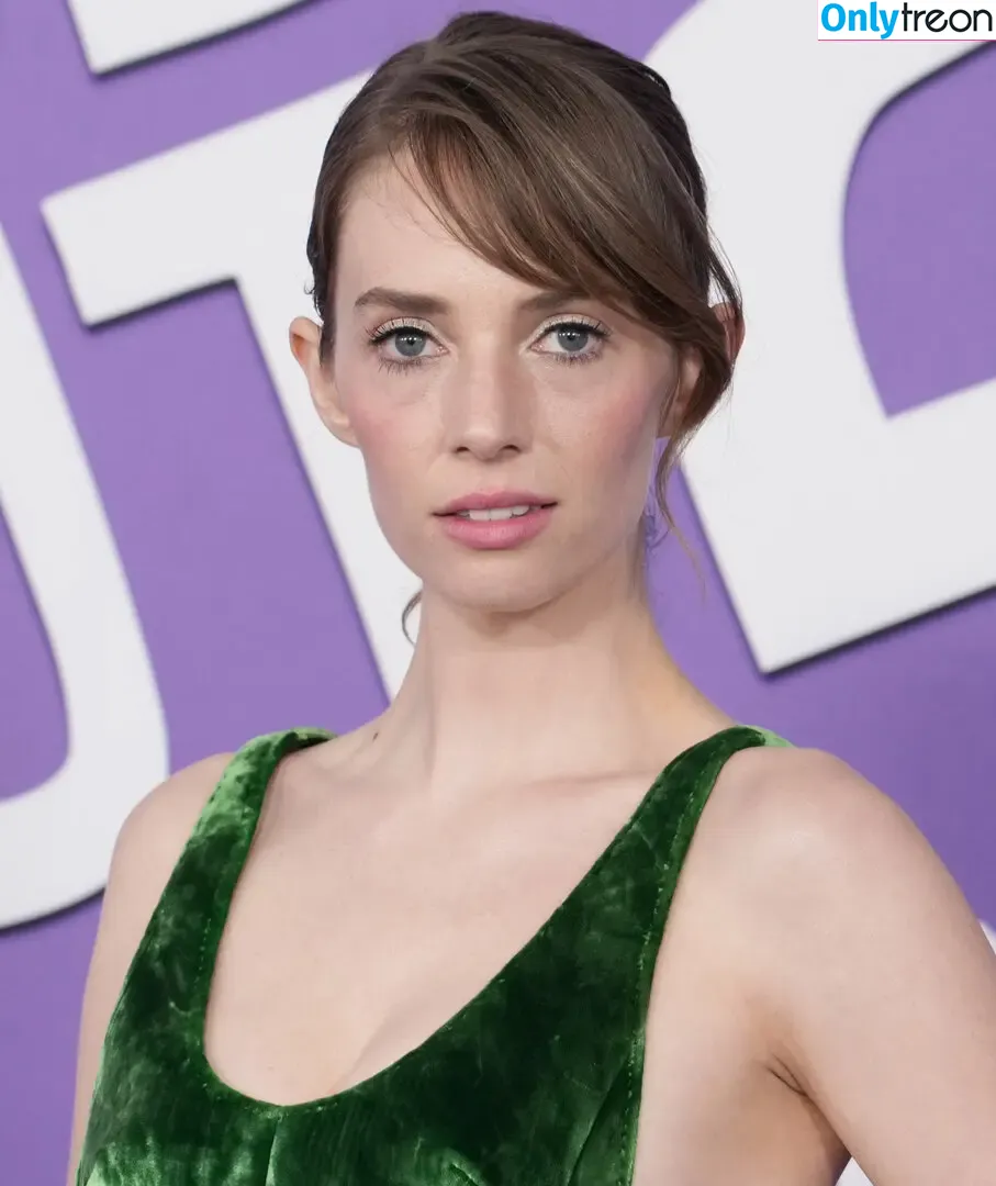 Maya Hawke nude photo #0707 (maya_hawke / neohawk2)