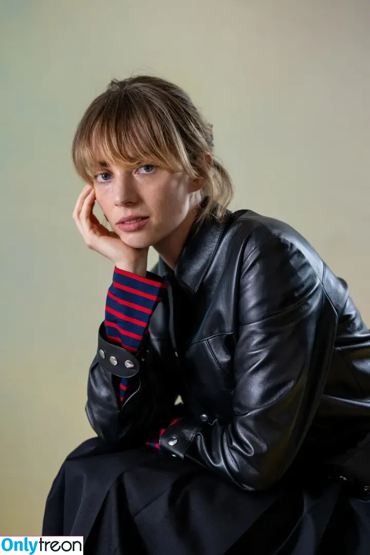 Maya Hawke nude photo #0716 (maya_hawke / neohawk2)