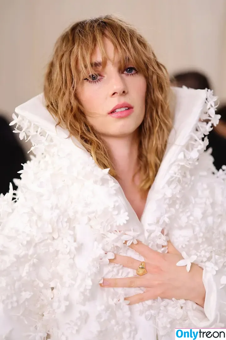 Maya Hawke nude photo #0729 (maya_hawke / neohawk2)