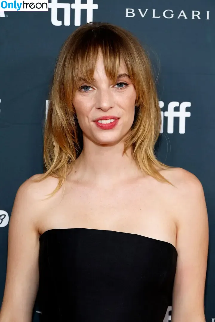 Maya Hawke nude photo #0746 (maya_hawke / neohawk2)