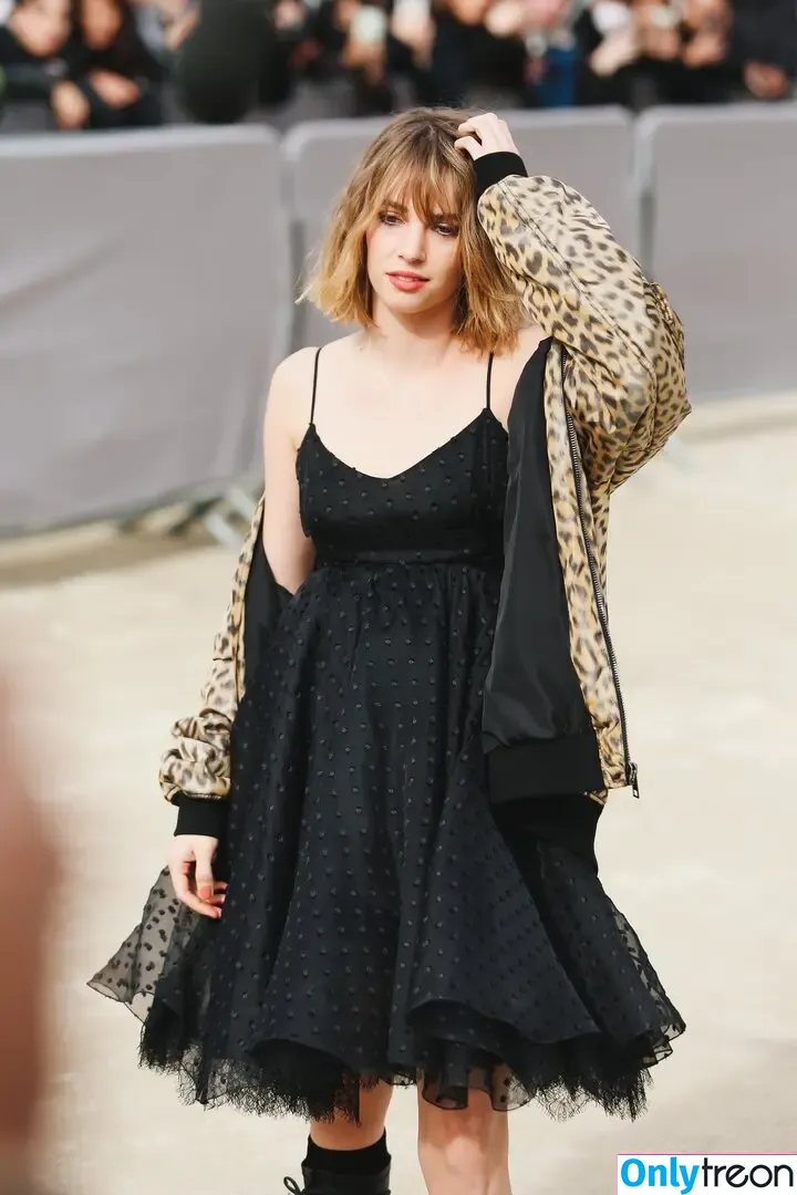 Maya Hawke голая photo #0755 (maya_hawke / neohawk2)