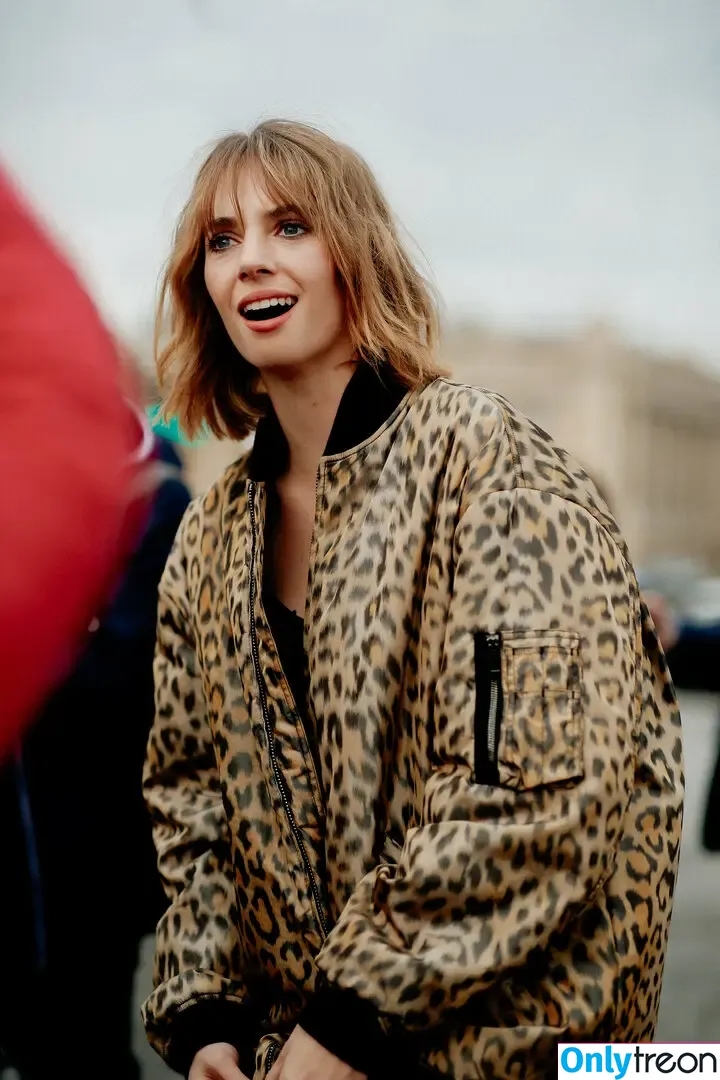 Maya Hawke nude photo #0771 (maya_hawke / neohawk2)