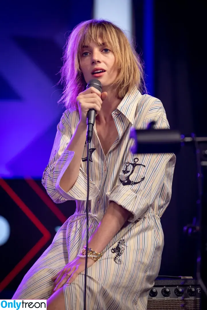Maya Hawke nude photo #0793 (maya_hawke / neohawk2)
