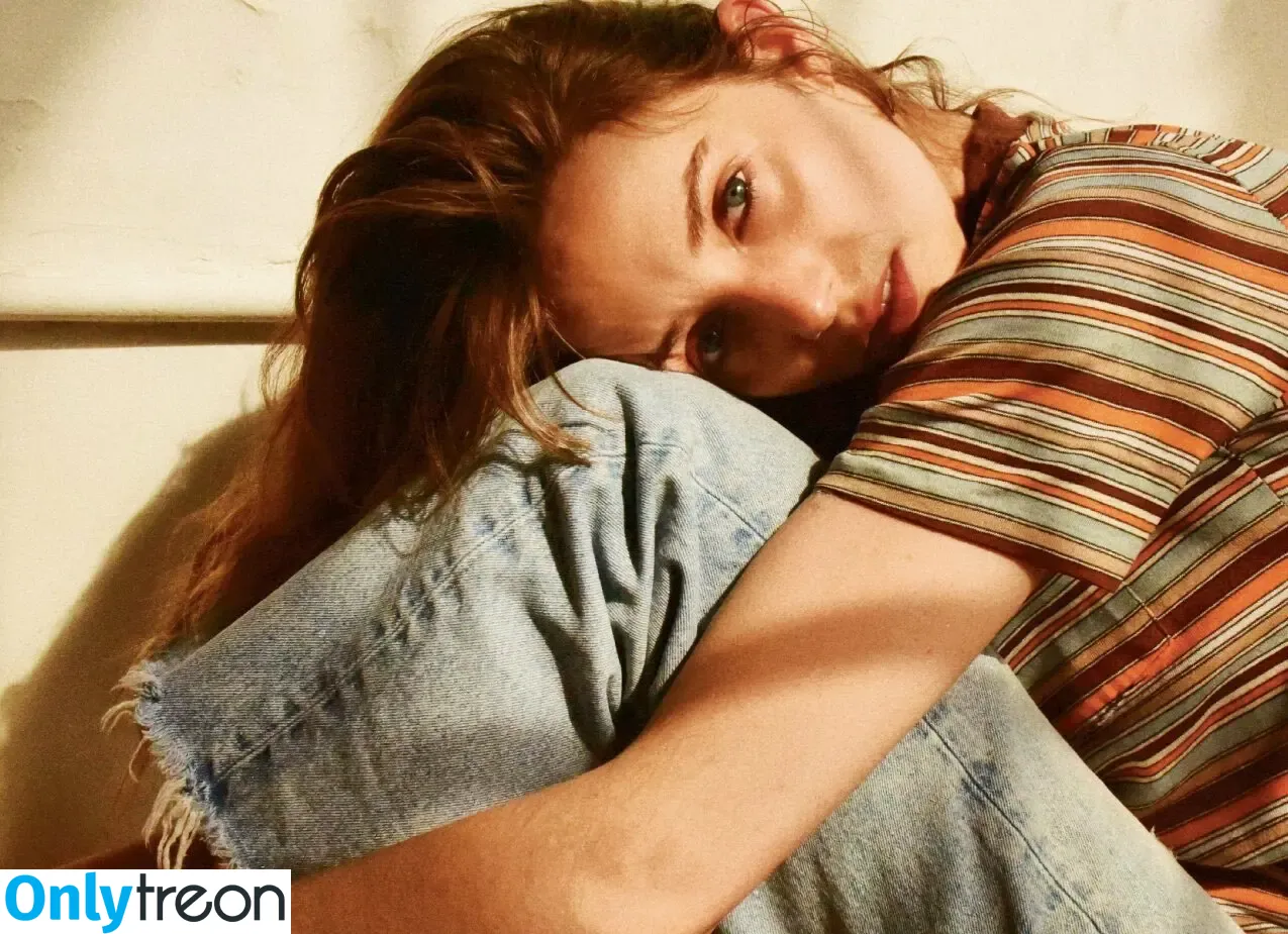 Maya Hawke nude photo #0811 (maya_hawke / neohawk2)