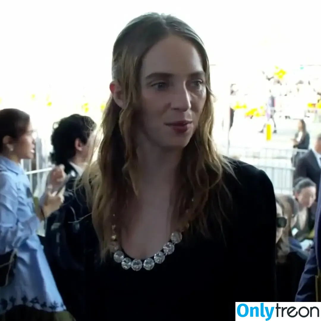 Maya Hawke nude photo #0824 (maya_hawke / neohawk2)