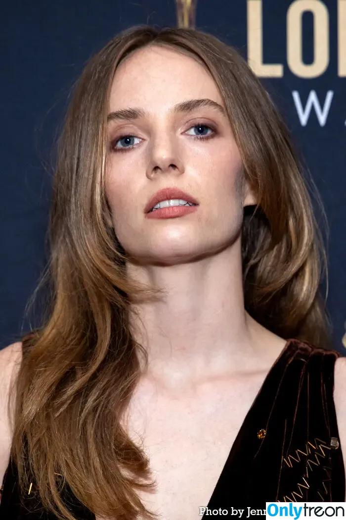 Maya Hawke nude photo #0979 (maya_hawke / neohawk2)