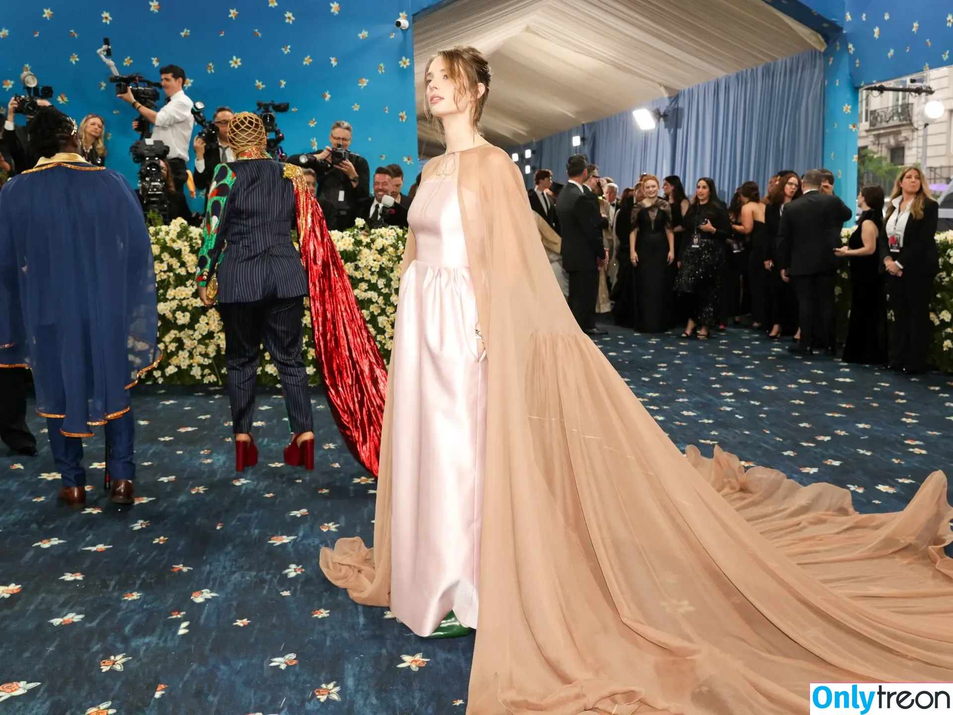 Maya Hawke голая photo #0998 (maya_hawke / neohawk2)