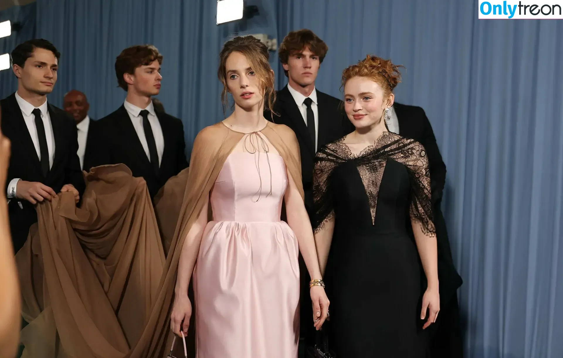 Maya Hawke голая photo #1006 (maya_hawke / neohawk2)