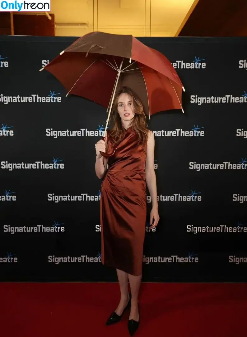 Maya Hawke nude photo #1031 (maya_hawke / neohawk2)