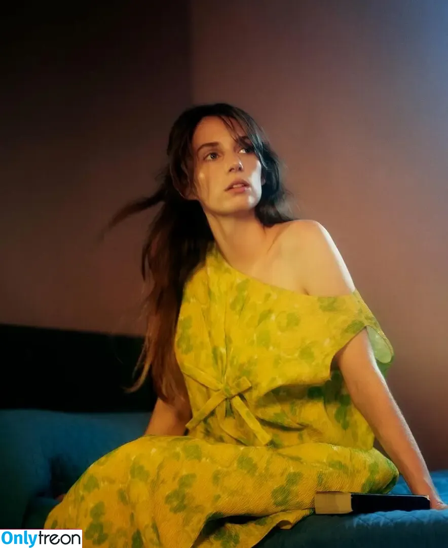 Maya Hawke голая photo #1047 (maya_hawke / neohawk2)