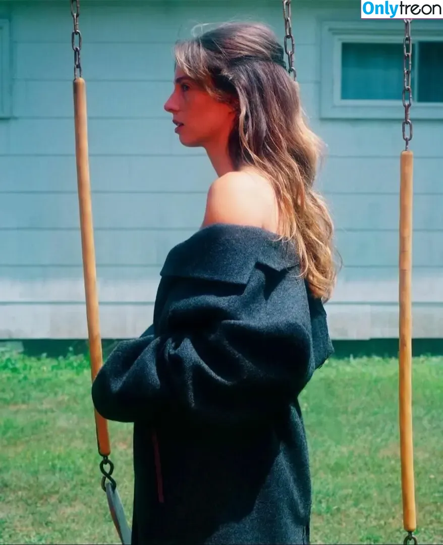 Maya Hawke nude photo #1050 (maya_hawke / neohawk2)