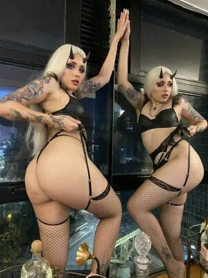 mayhemandbacon / sabathicc / vanessa.trindadeh nude photo #0010