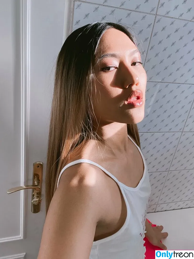maythai nude photo #0021 (maythaireal)