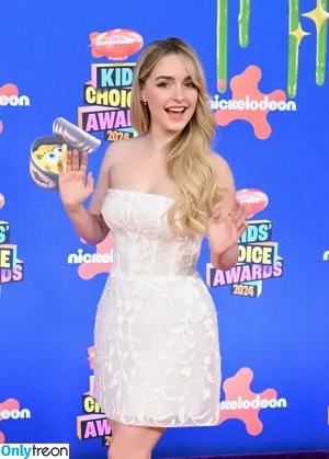 Mckenna Grace / mckennagrace / mckennagraceful nude photo #0020