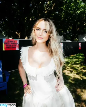 Mckenna Grace / mckennagrace / mckennagraceful nude photo #0143