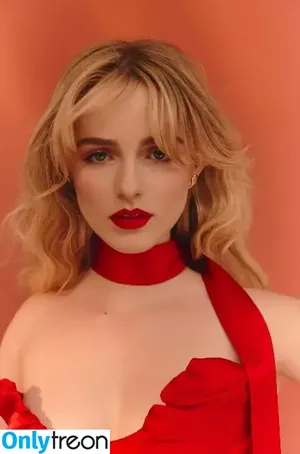 Mckenna Grace / mckennagrace / mckennagraceful nude photo #0192