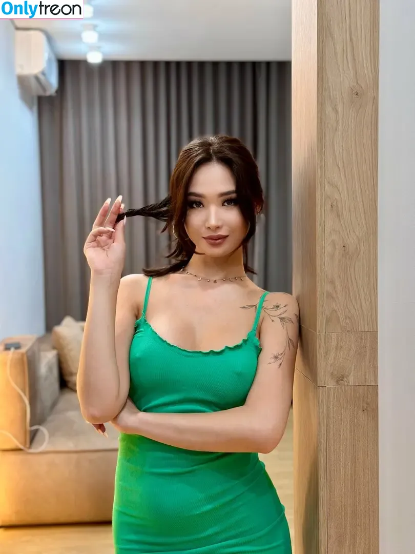 Mee Yung nude photo #0044 (mee_yung / meeyungcreations)
