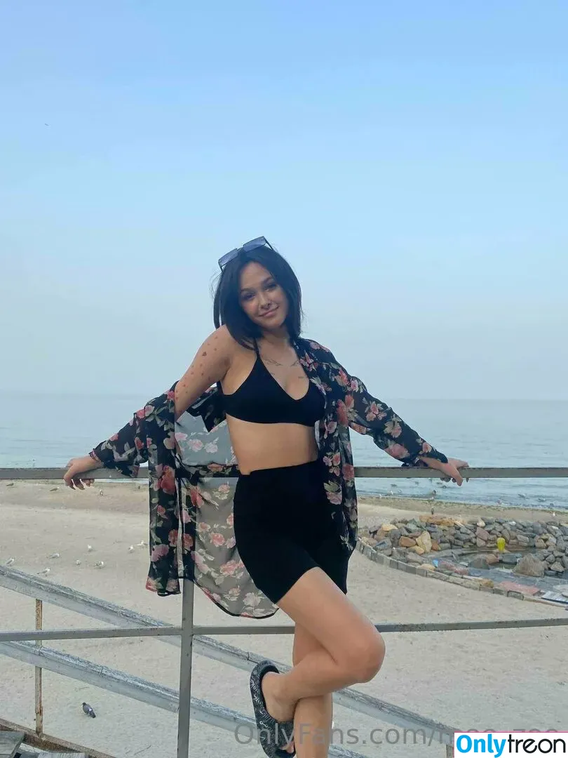 mee_zee nude photo #0050 (mee_zee)