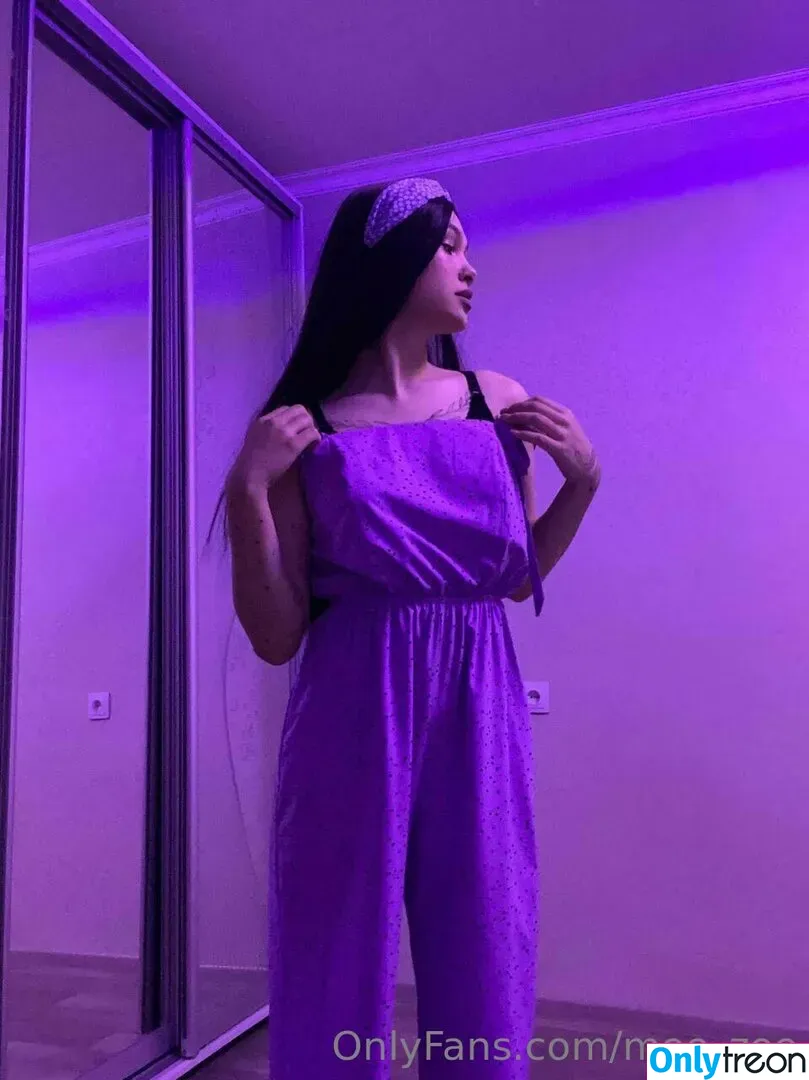 mee_zee nude photo #0057 (mee_zee)