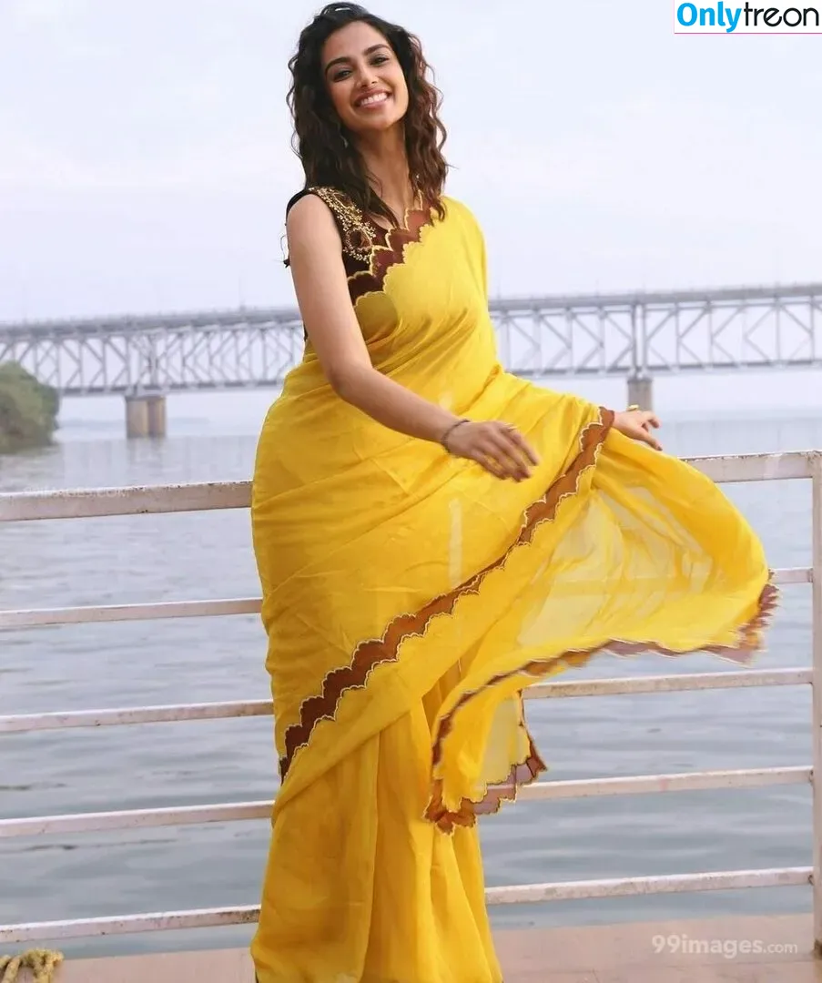 Meenakshi Chaudhary nude photo #0017 (meenakshichaudhary006)