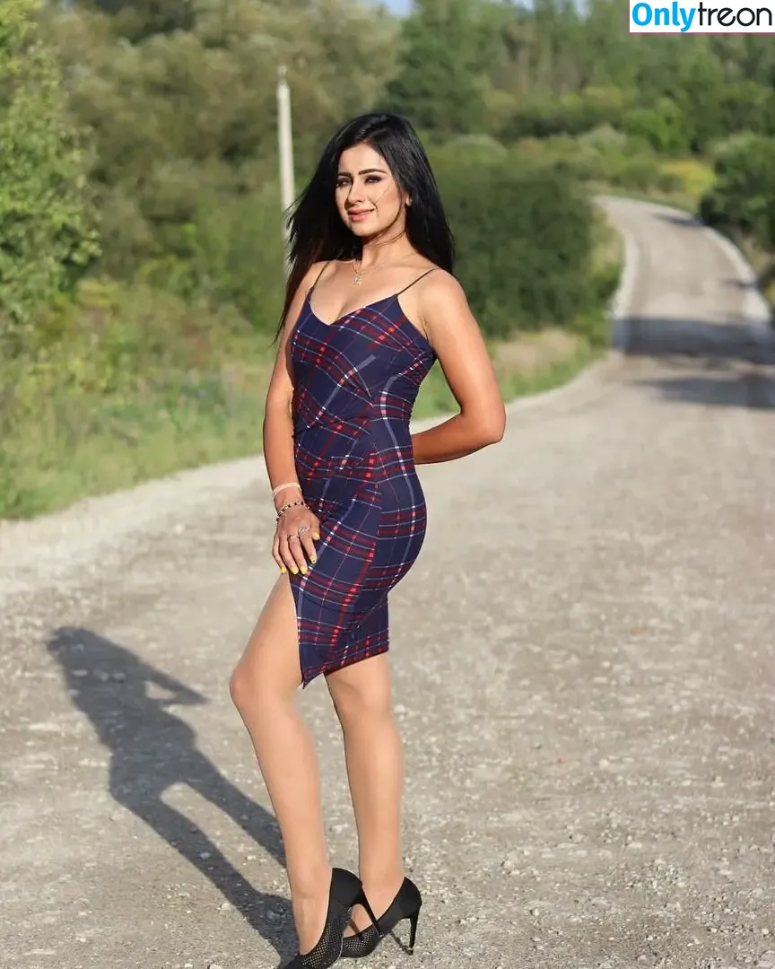 Meetii Kalher голая photo #0837 (meetiikalher)