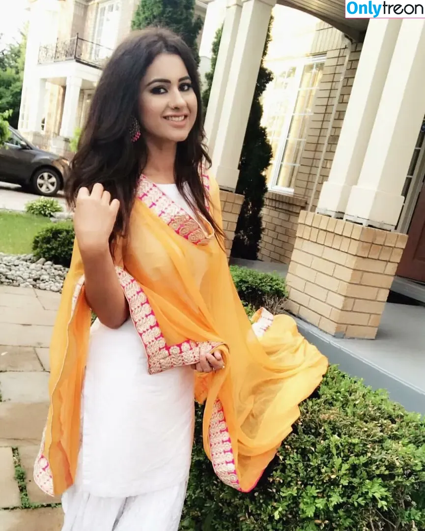 Meetii Kalher nude photo #1060 (meetiikalher)