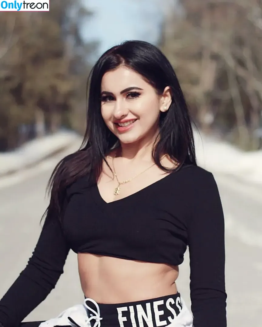 Meetii Kalher голая photo #1107 (meetiikalher)