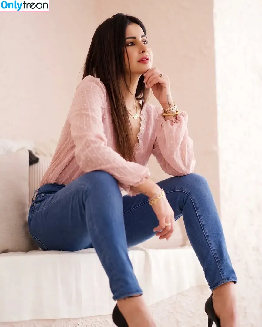Meetii Kalher голая photo #1404 (meetiikalher)