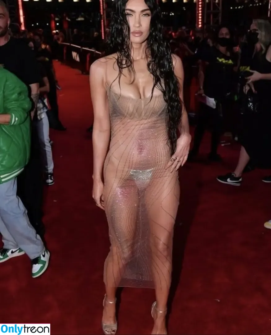Megan Fox nude photo #2483 (action / meganfox)