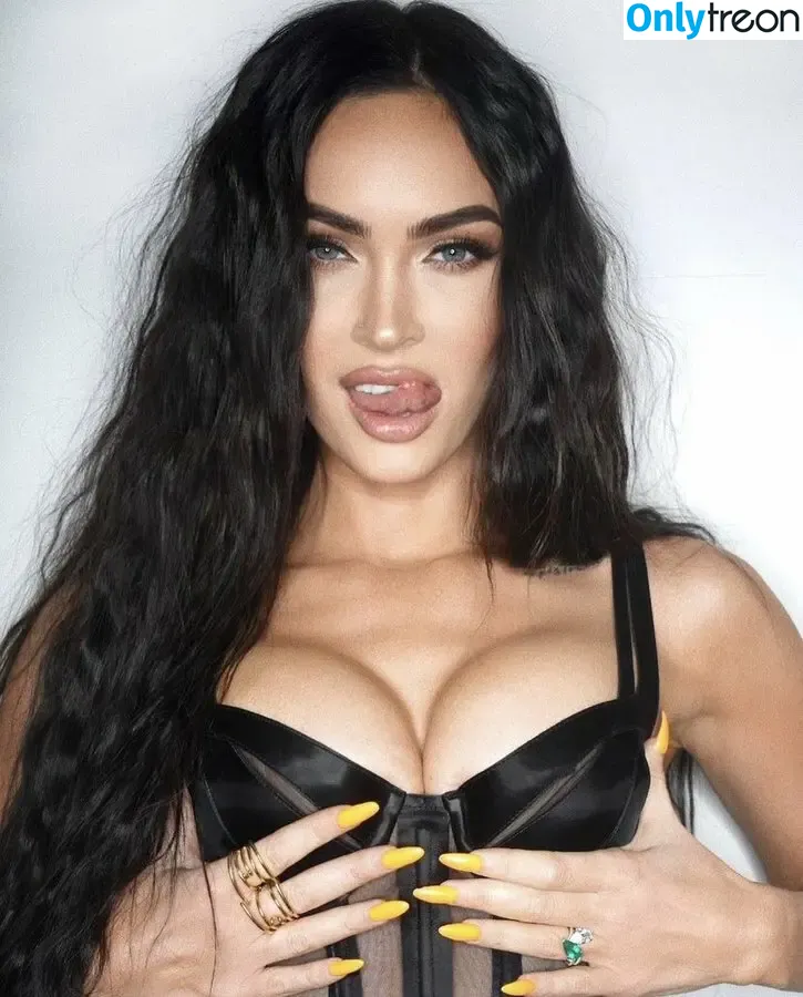 Megan Fox nude photo #2502 (action / meganfox)