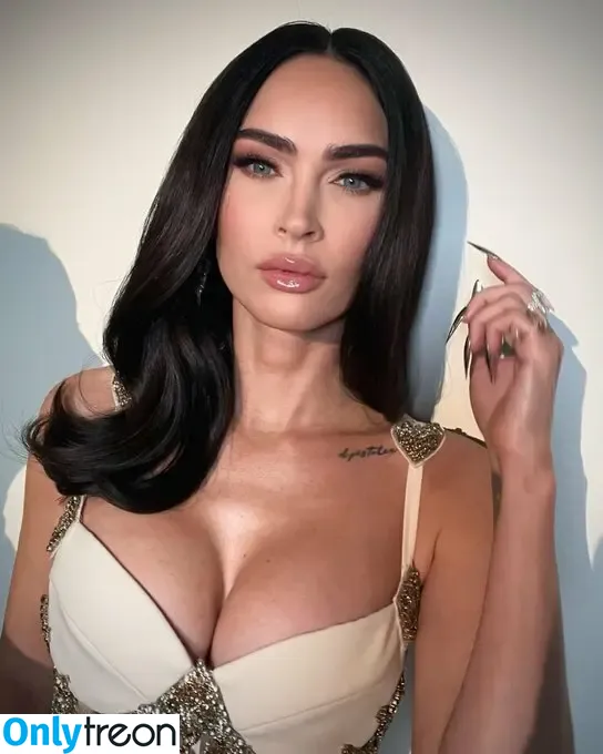 Megan Fox nude photo #2509 (action / meganfox)
