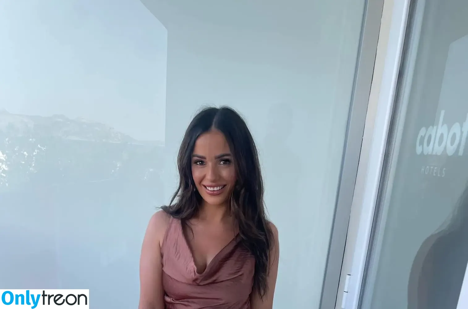 Megan L nude photo #0031 (melon_can / yourlocaliddoc)