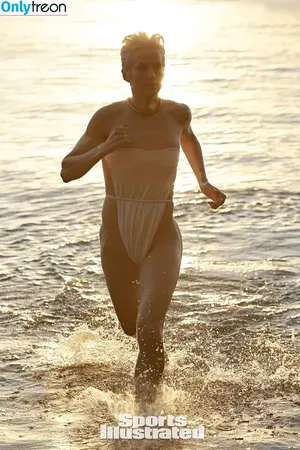 Megan Rapinoe / American soccer player / mrapinoe nude photo #0028