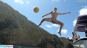 Megan Rapinoe / American soccer player / mrapinoe nude photo #0047