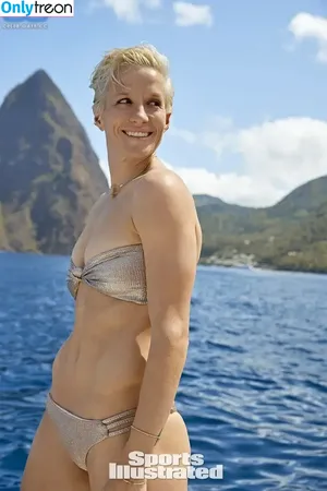 Megan Rapinoe / American soccer player / mrapinoe nude photo #0086