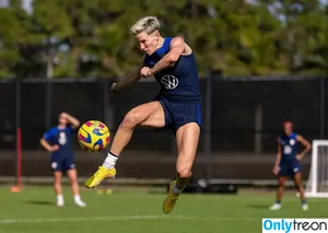 Megan Rapinoe / American soccer player / mrapinoe nude photo #0136