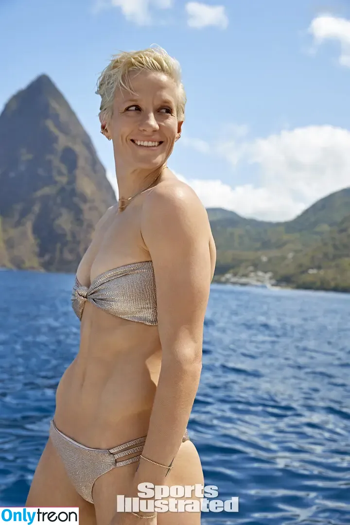 Megan Rapinoe nude photo #0014 (American soccer player / mrapinoe)