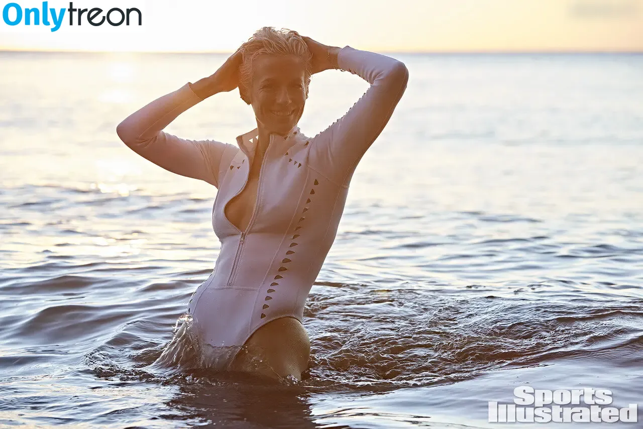 Megan Rapinoe nude photo #0046 (American soccer player / mrapinoe)