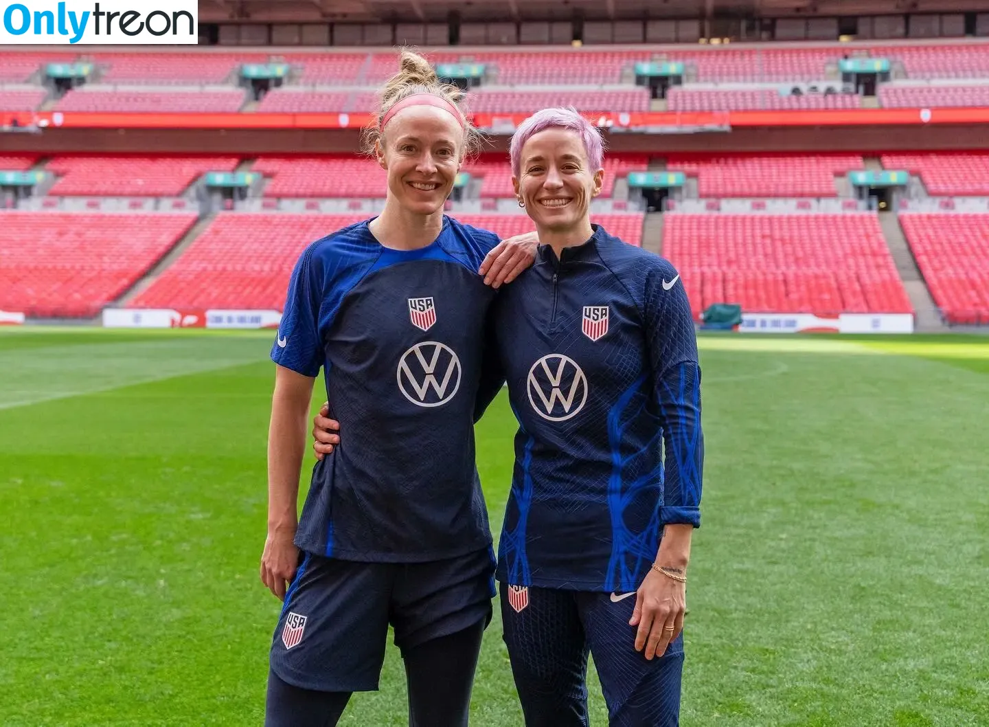 Megan Rapinoe nude photo #0120 (American soccer player / mrapinoe)