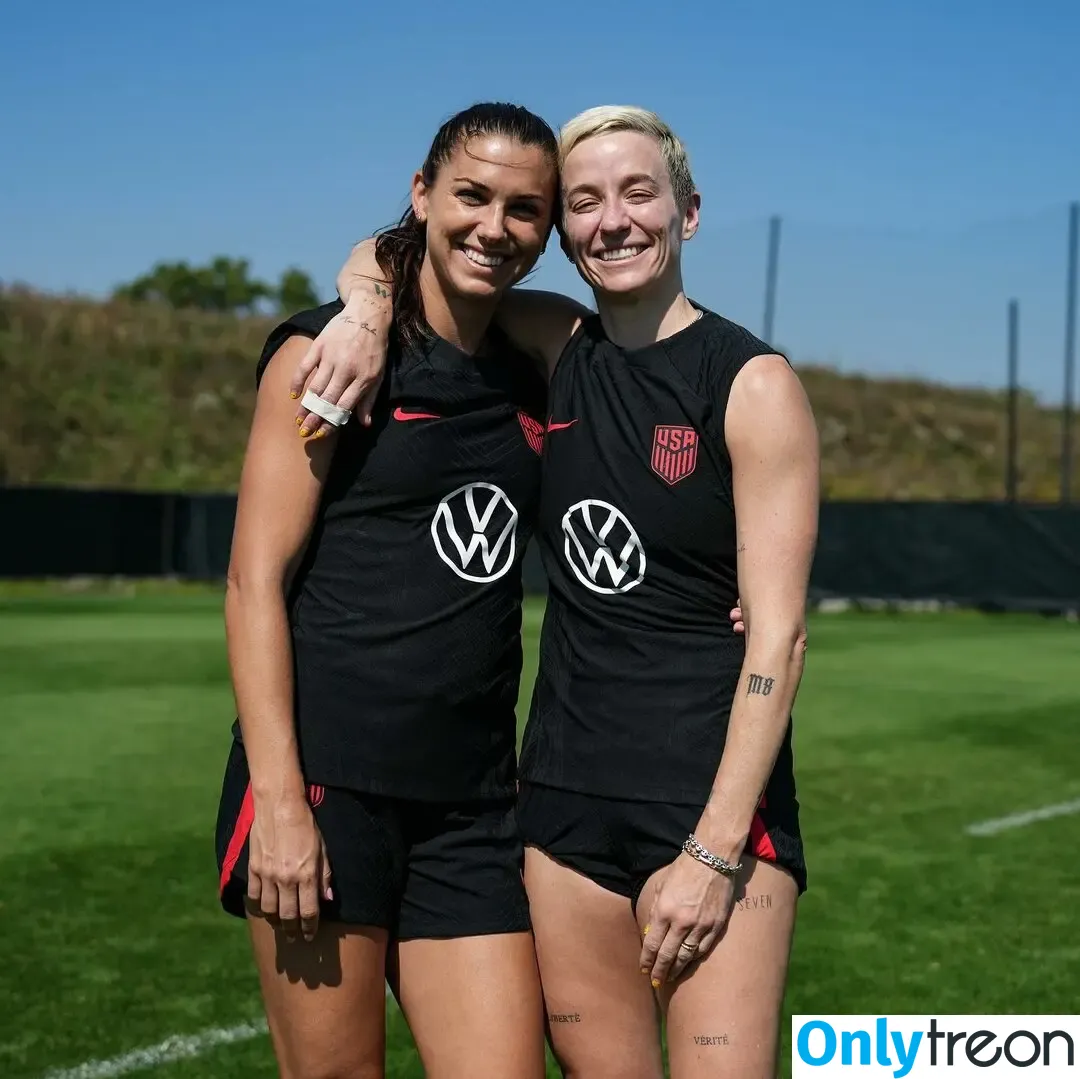 Megan Rapinoe nude photo #0145 (American soccer player / mrapinoe)