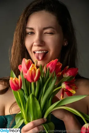 megantheflowerfree / megan_the_flower nude photo #0053
