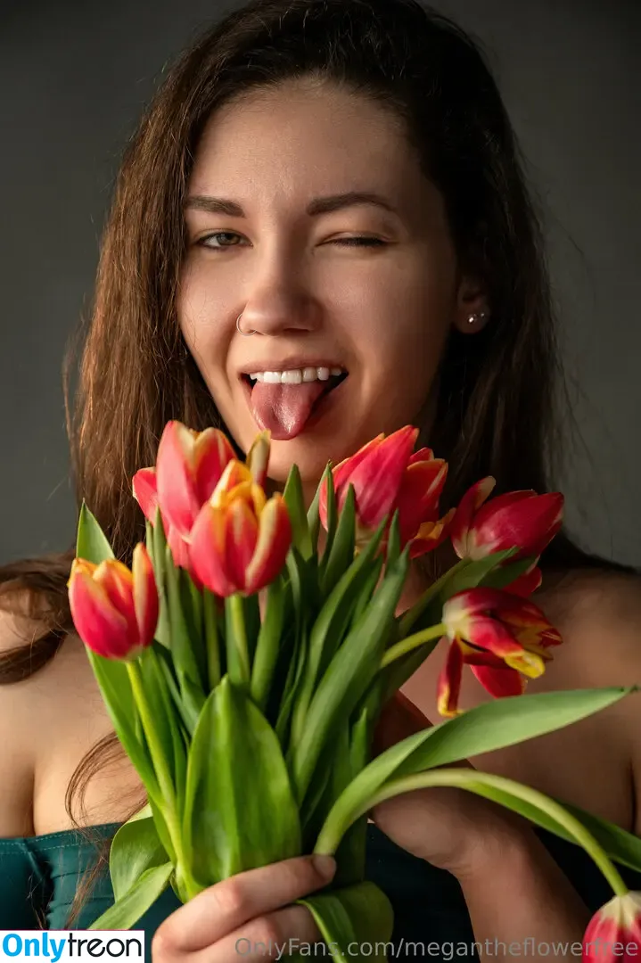 megantheflowerfree nude photo #0053 (megan_the_flower)