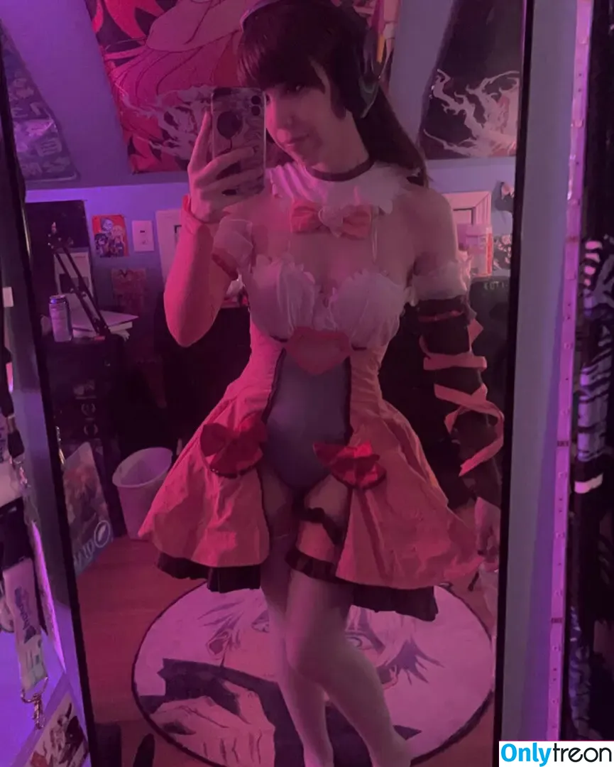 Meggueggu nude photo #0004 (Meggueggu)
