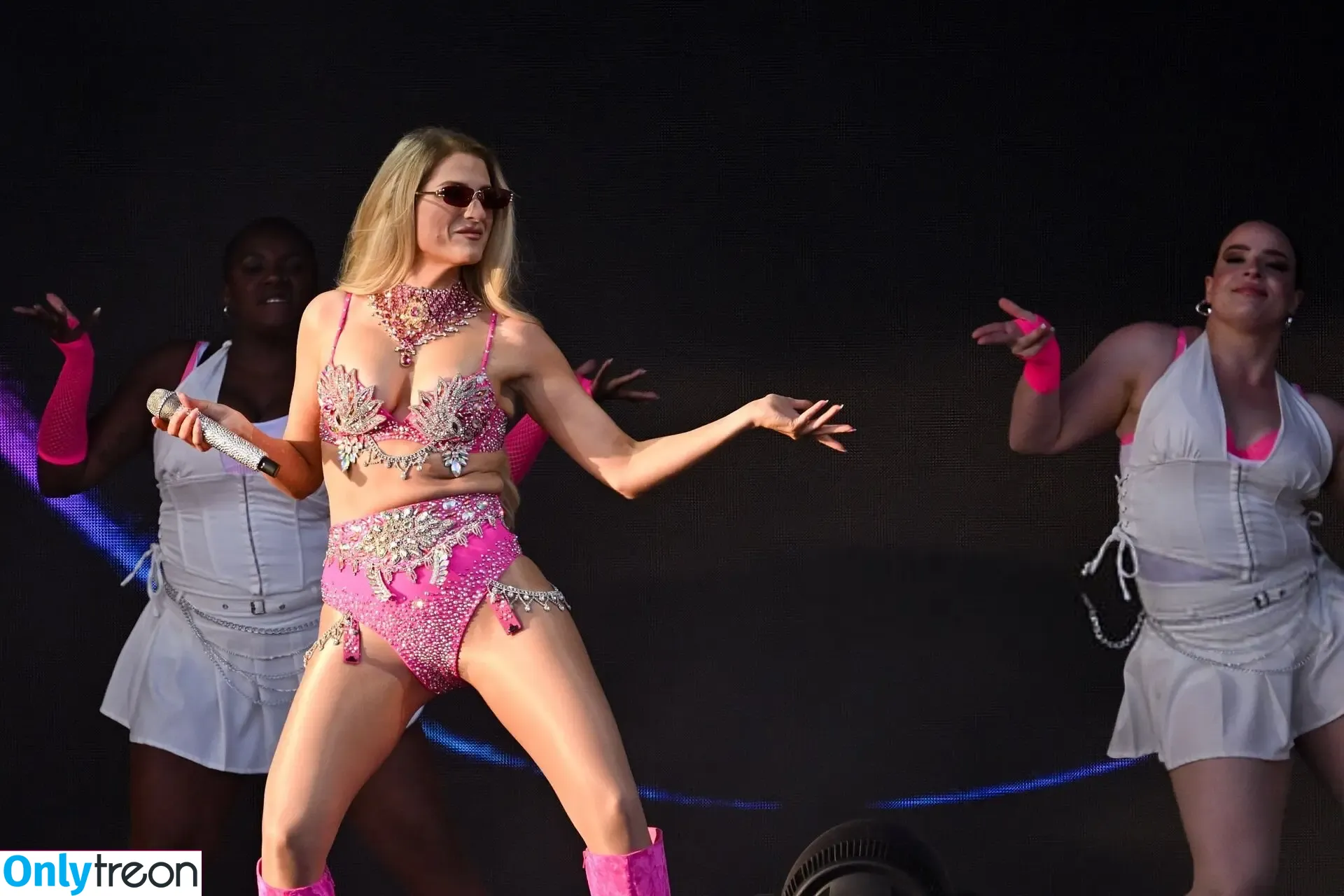 Meghan Trainor nude photo #0345 (chaoticd / meghantrainor)
