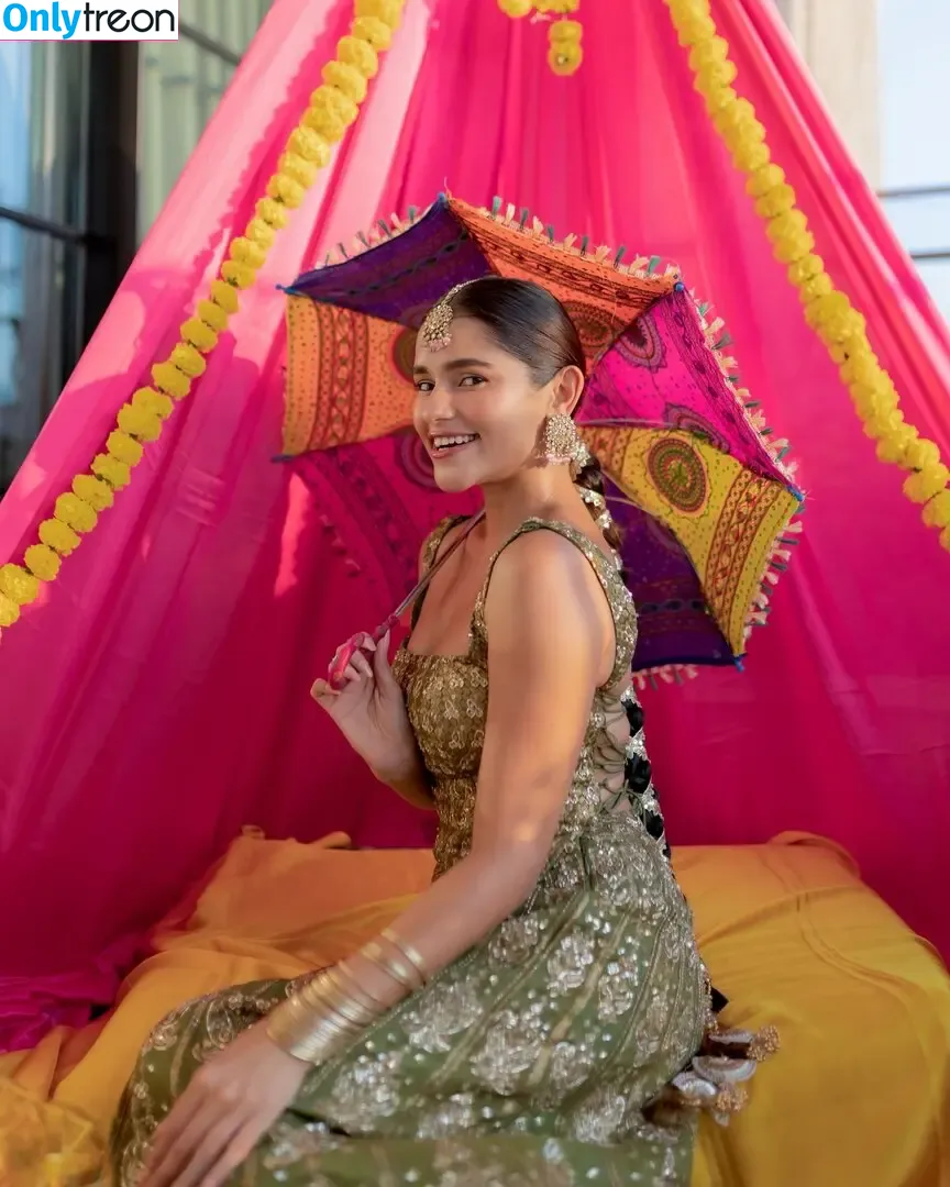Meghna Kaur голая photo #0057 (shetroublemaker)