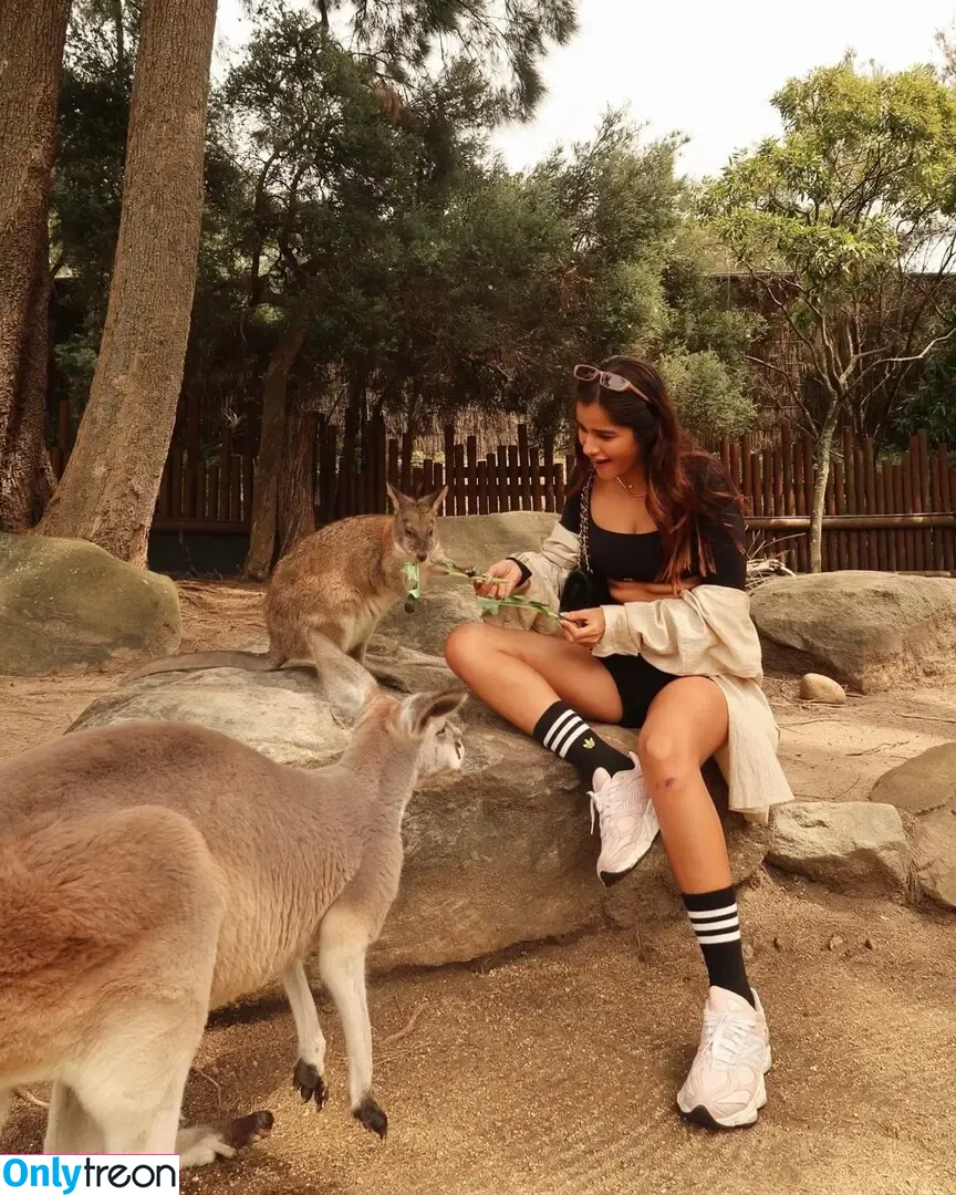 Meghna Kaur голая photo #0099 (shetroublemaker)