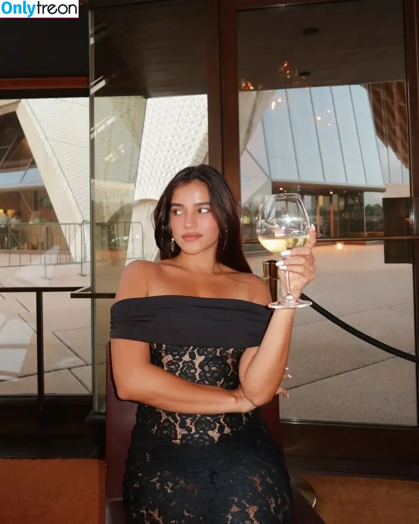 Meghna Kaur голая photo #0131 (shetroublemaker)