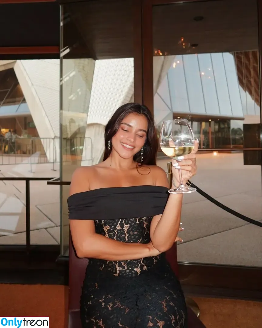 Meghna Kaur голая photo #0135 (shetroublemaker)