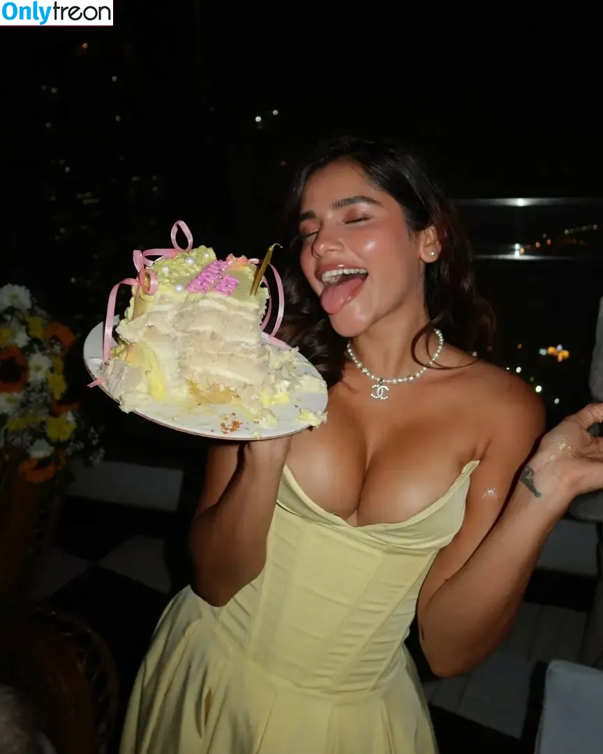 Meghna Kaur голая photo #0142 (shetroublemaker)